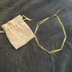EUC WOMENS GOLD NECKLACE